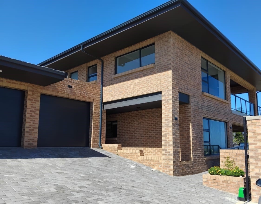 4 Bedroom Property for Sale in Wavecrest Eastern Cape